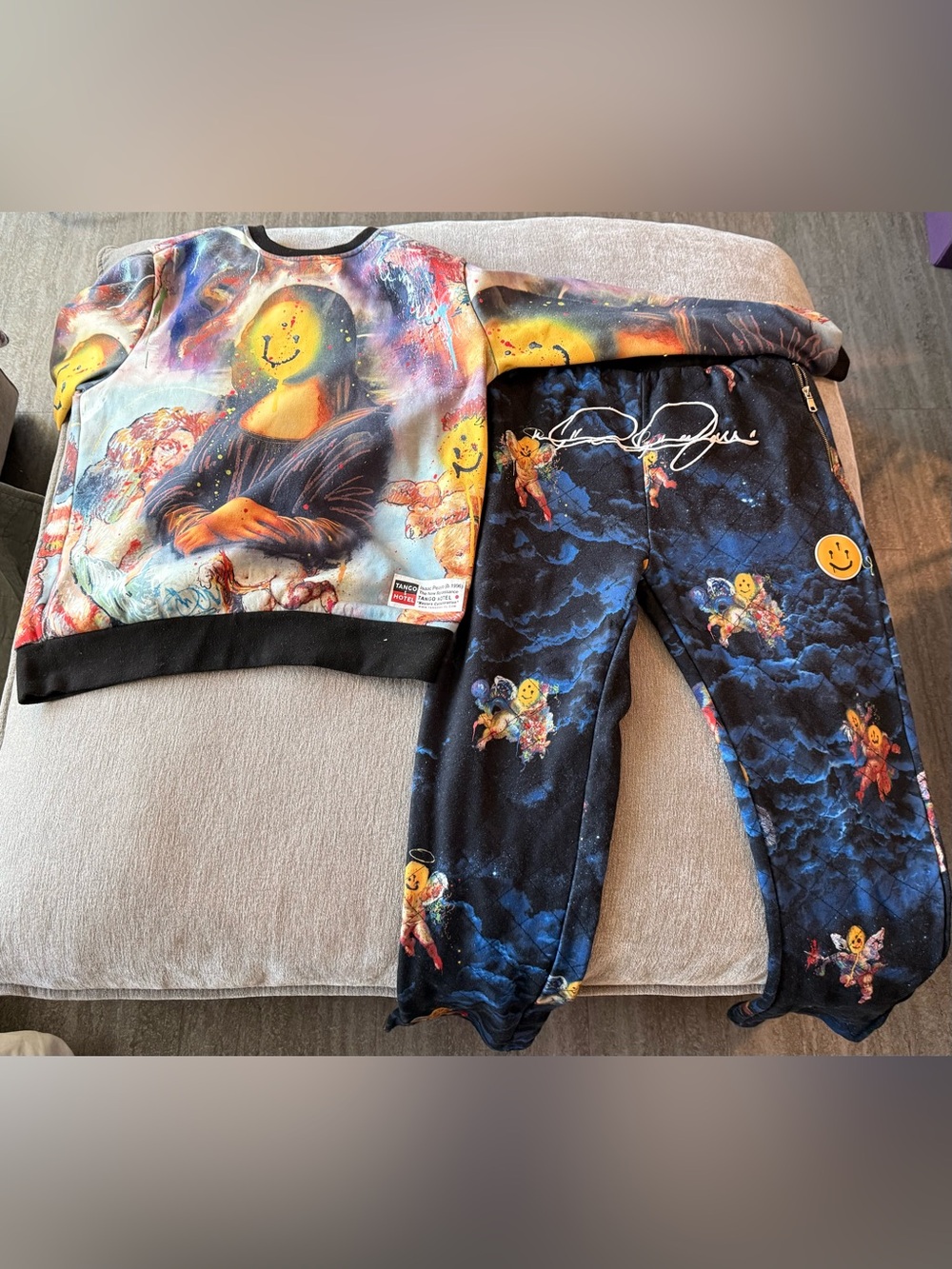 Tango Hotel Smiley Face Mona Lisa Graphic Sweater & Joggers Set